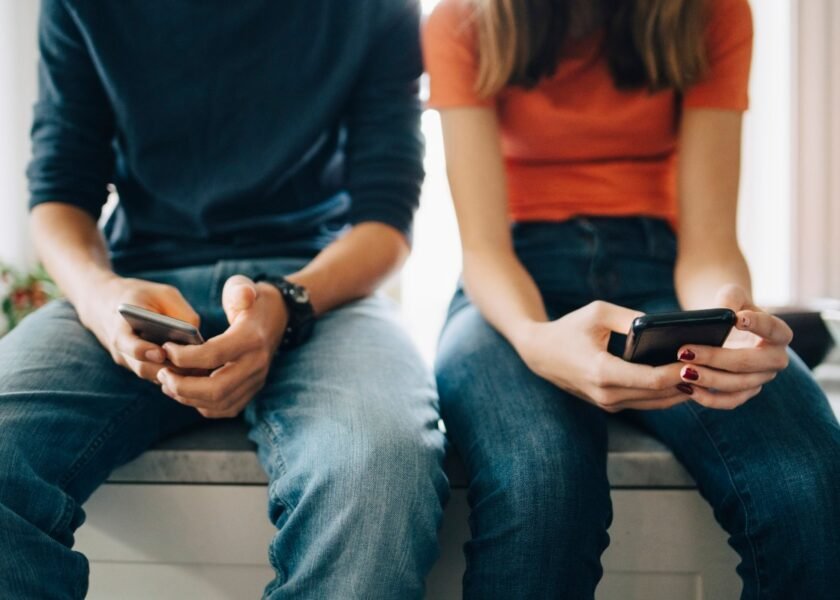 GettyImages-944229988-teens-on-phones.jpeg